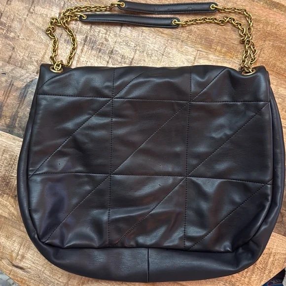 Yves Saint Laurent Black and Gold Shoulder Bag with Sleek Design - Picture 2 of 15